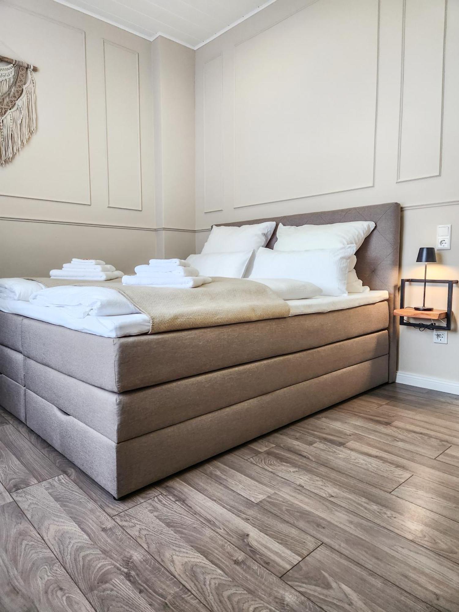 Geli Homes L1 - 2X Zimmer, 2X Kingsize Bett, 1 Bis 4 Personen, Parkplatz, Tv, Wifi, Top Kueche, Kaffee, Tee Lünen Εξωτερικό φωτογραφία