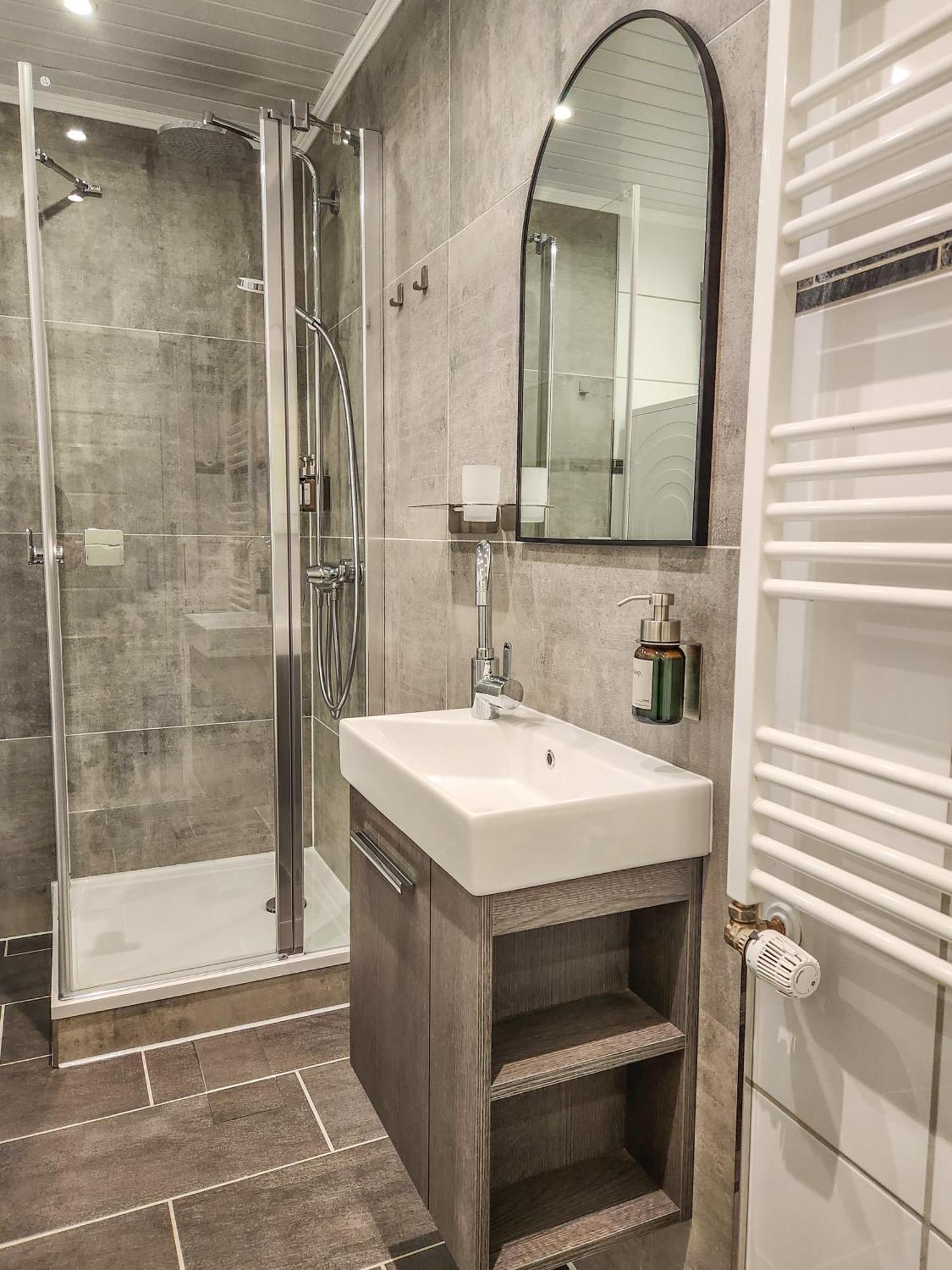 Geli Homes L1 - 2X Zimmer, 2X Kingsize Bett, 1 Bis 4 Personen, Parkplatz, Tv, Wifi, Top Kueche, Kaffee, Tee Lünen Εξωτερικό φωτογραφία